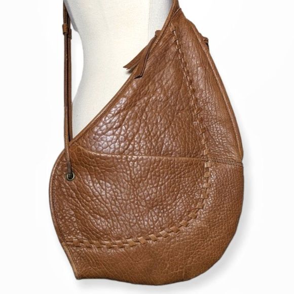 Vtg Hobo International Large Pebbled Leather Teardrop Crossbody Sling - Picture 2 of 16